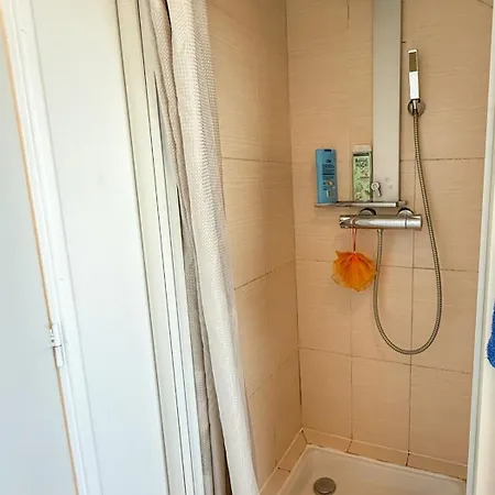 Les Cles Angevines Numero 7 منزل للإقامة *